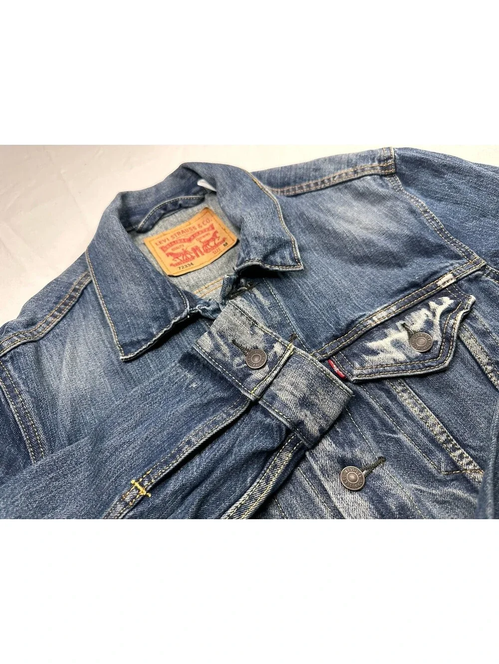 Levi’s Denim Distressed, Women’s Trucker Jacket Size Medium